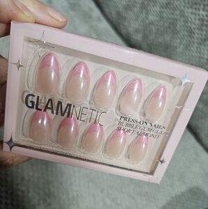 NEW! Glamnetic Short Almond Press On Nails In Bubble Gum Glaze